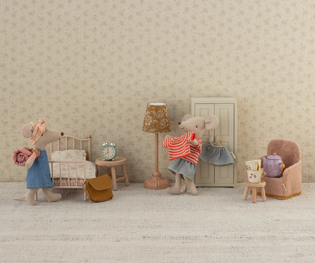 Vêtements grande soeur pull rayé et jupe en jean