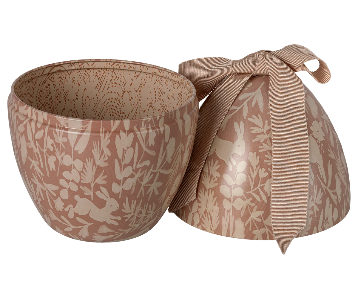 Oeuf de Pâques rose poudre