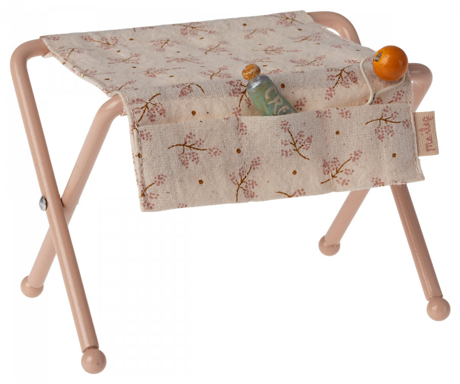 Table à langer pour bébé souris