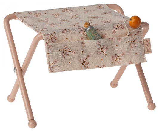 Table à langer pour bébé souris