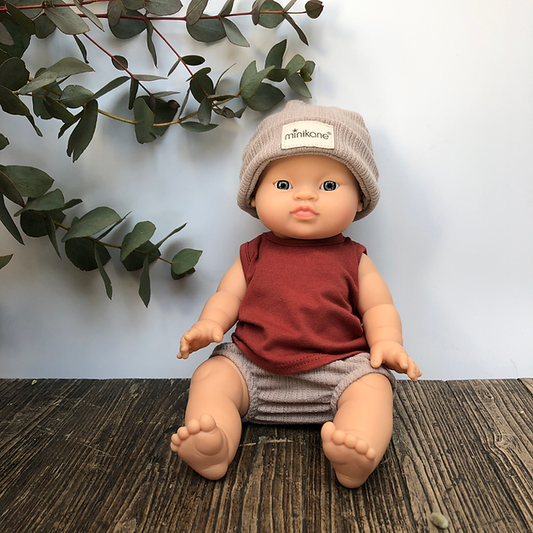 Poupon garçon d'Asie aux yeux clairs Élio Gordis