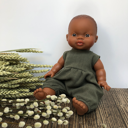 Poupon garçon d'Afrique aux yeux caramel