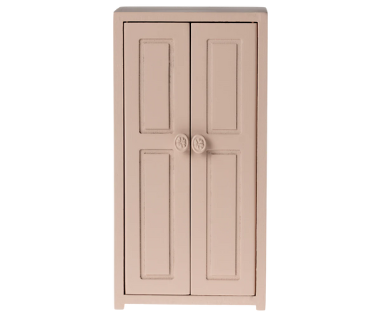 Armoire en bois rose clair