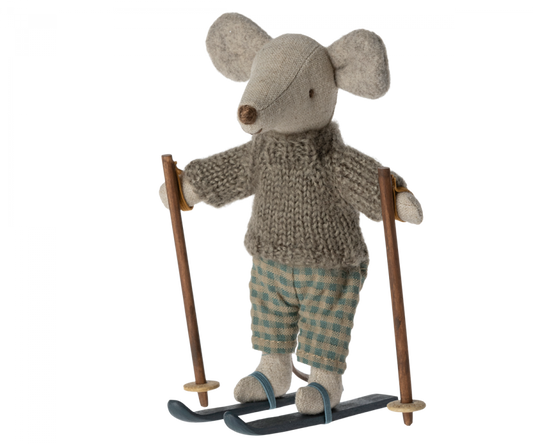 Souris en hiver avec sa paire de ski - Grand Frère