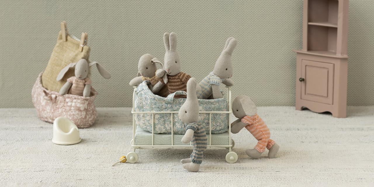 Vaisselier miniature rose pour maison Maileg