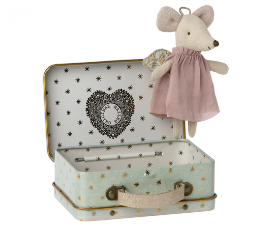 Souris ange dans sa valise