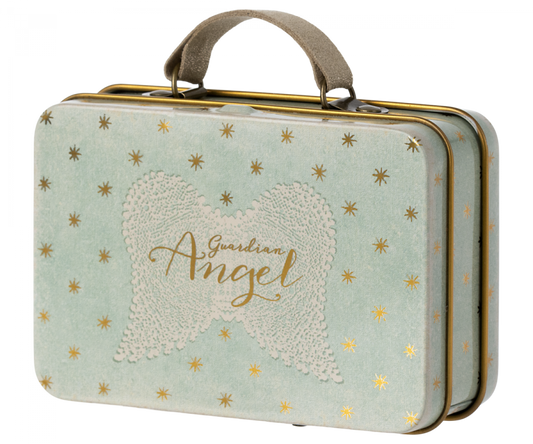 Souris ange dans sa valise